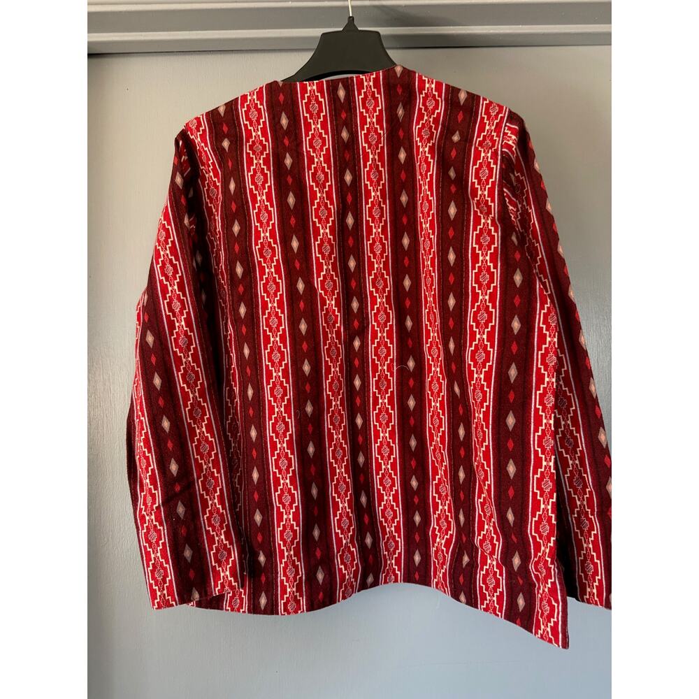 Cabela's Women's Red Western Aztec Laced V-Neck Pullover Top sz L Long Sleeves - Picture 2 of 6